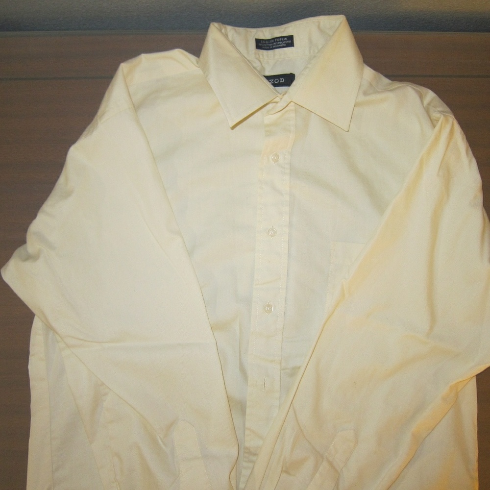 🔖 TODAY'S SALE 🔖 IZOD Button Up Shirt